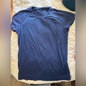 Oiselle Short Sleeved Flyout Tee - Blue size 8